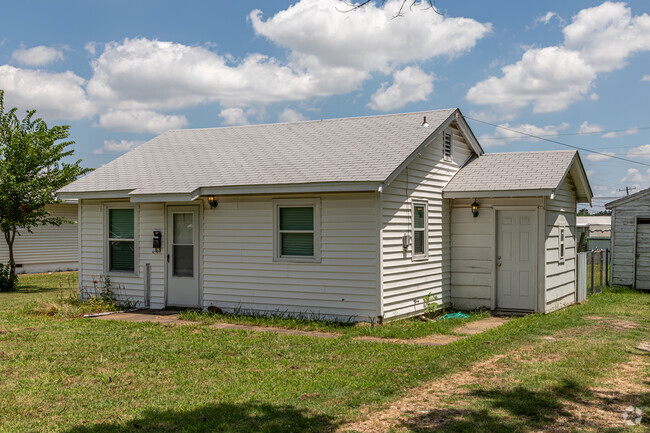 Vinyl siding is common on the bungalows of the Maplewood neighborhood.