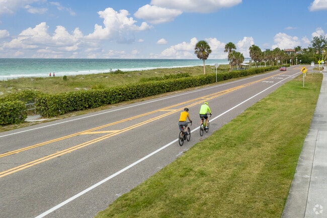 On any given day in Longboat Key you will see people out riding bikes for enjoyment & exercise.