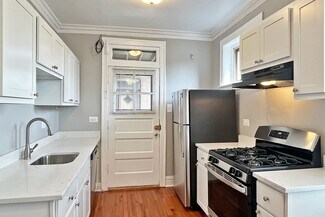901-927 Wesley Ave, Oak Park, IL 60304