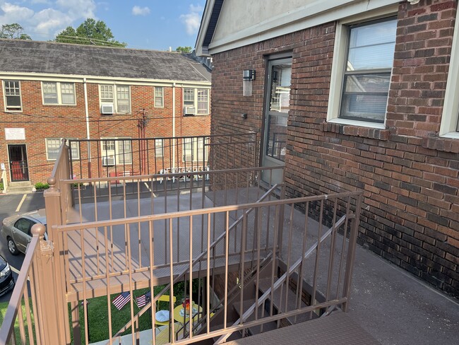 1861 Poplar Ave unit 5, Memphis, TN 38104 - photo 3