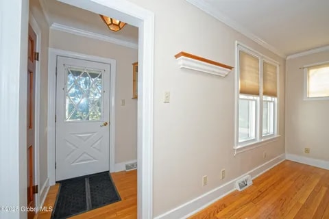 2550 Troy-Schenectady Rd unit Left, Niskayuna, NY 12309 - photo 2