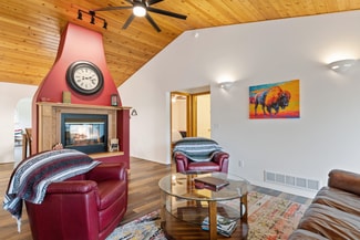 33146 Orchard Dr, Bigfork, MT 59911