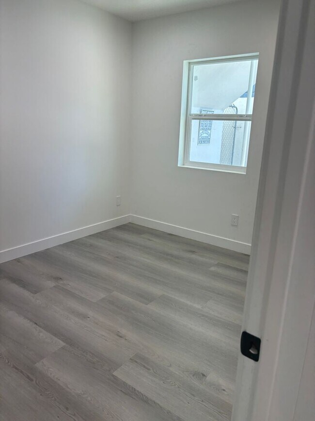 1219-1223 S Lake St unit 1223, Burbank, CA 91502 - photo 7