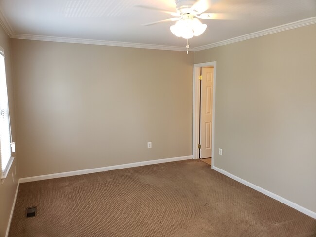 9164 Broken Oak Place, Burke, VA 22015 - photo 3