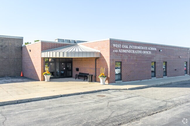 West Oak Middle School is a public school located in Mundelein, IL.