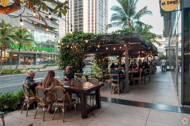 Honolulu is famous for its outdoor dining and street eateries.
