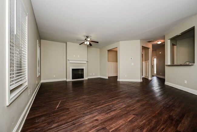 412 Pearl St, Locust Grove, GA 30248 - photo 5