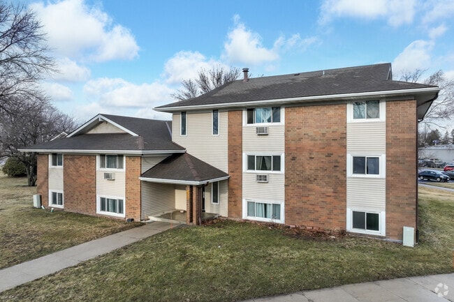 Parkview Place, Austin, MN 55912 - photo 2