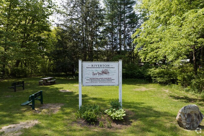 East Riverton sign honors the Old Albany-Hartford stagecoach route.