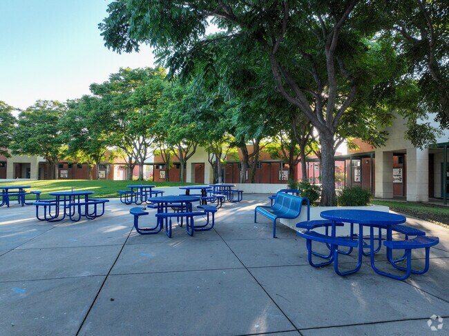 Bon View Elementary students can have lunch outside and enjoy the fresh air.