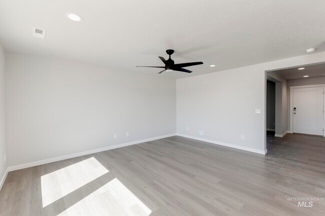 1092 Ellis River Ave, Middleton, ID 83644 - photo 4