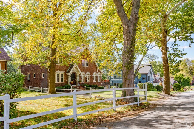 White picked fences are a popular site in Glen Echo Park.