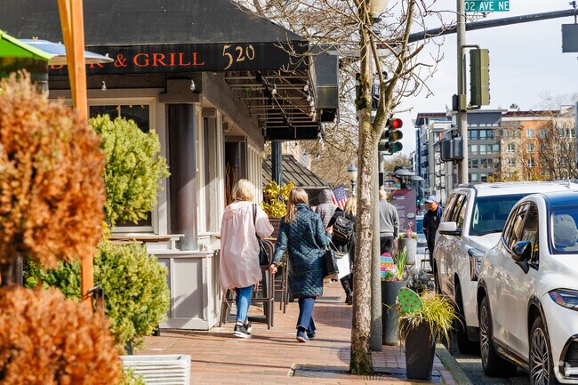 There are many shopping and dining opportunities on Main Street in Downtown Bellevue.