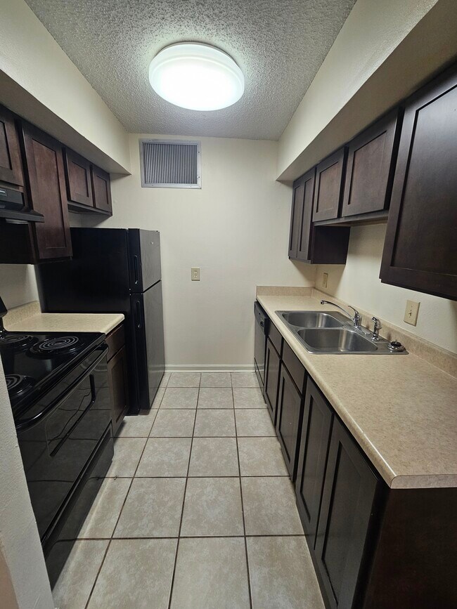 Cambridge on the Green, Baton Rouge, LA 70820 - photo 2