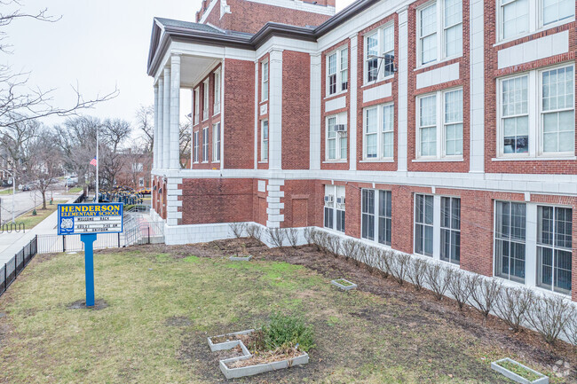 Henderson Elementary School offers courses in Reading and Math.