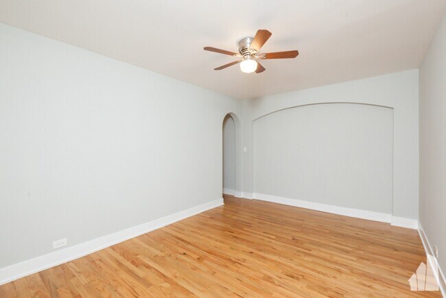 533 W Roscoe St unit 410, Chicago, IL 60657 - photo 3
