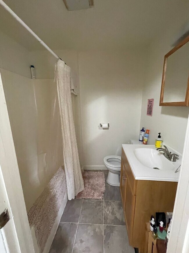 72 Hyde St unit 72 Hyde Street 2, Burlington, VT 05401 - photo 3