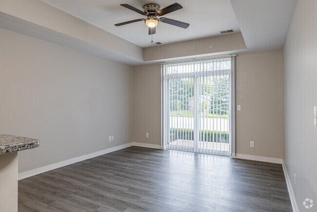 1BR, 1BA - 885SF - Living Room