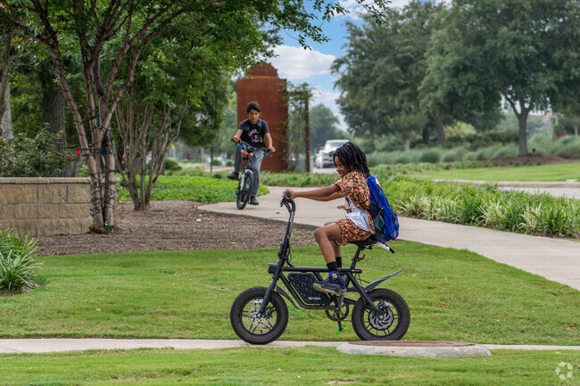 Planned communities in Manvel offer bike-friendly streets and scenic trails.