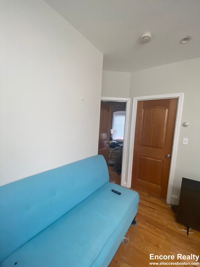 28 Fleet St unit 32, Boston, MA 02113 - photo 7