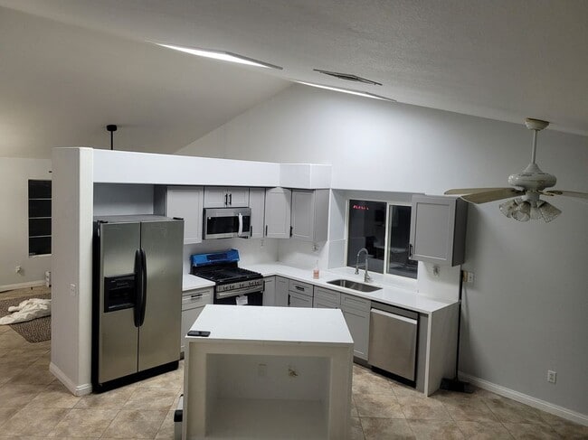 18885 Oakview Way, Lake Elsinore, CA 92530 - photo 7