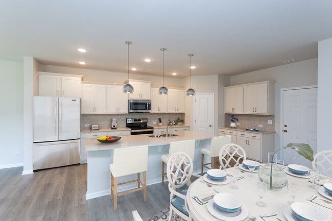 715 Edgeside Dr SE, Bolivia, NC 28422 - photo 2