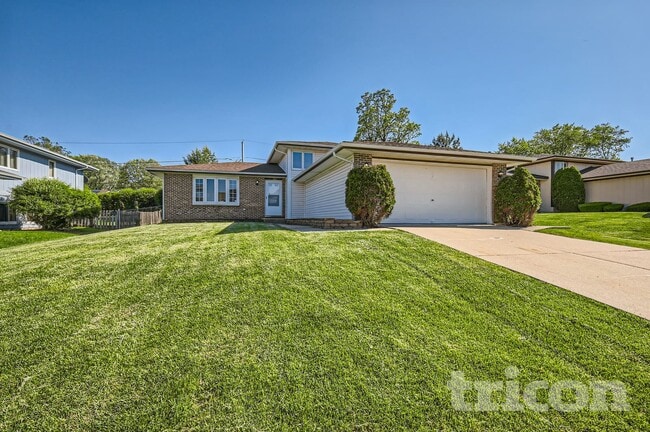 285 Polo Club Dr, Glendale Heights, IL 60139 - photo 2