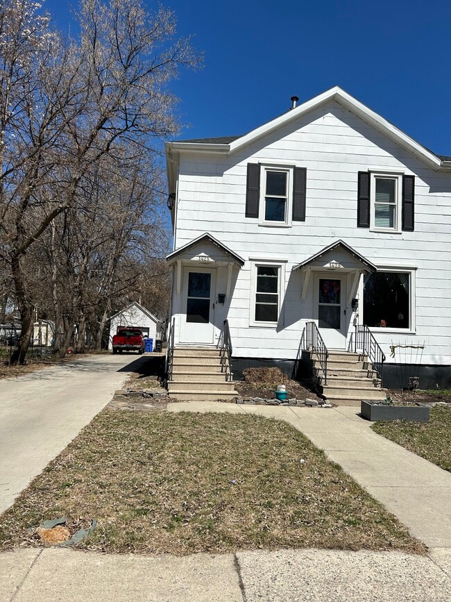 1425 3rd Ave S, Fargo, ND 58103