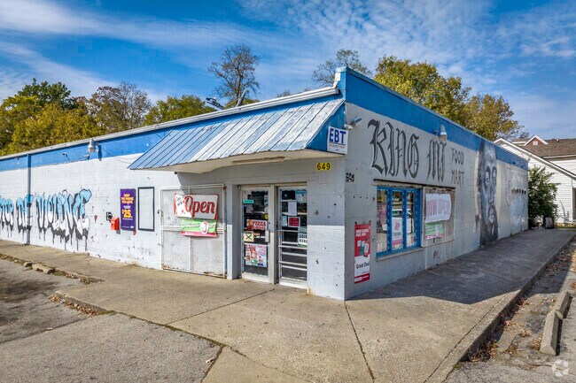 King MJ Food Mart is a small grocery market in Georgetown.