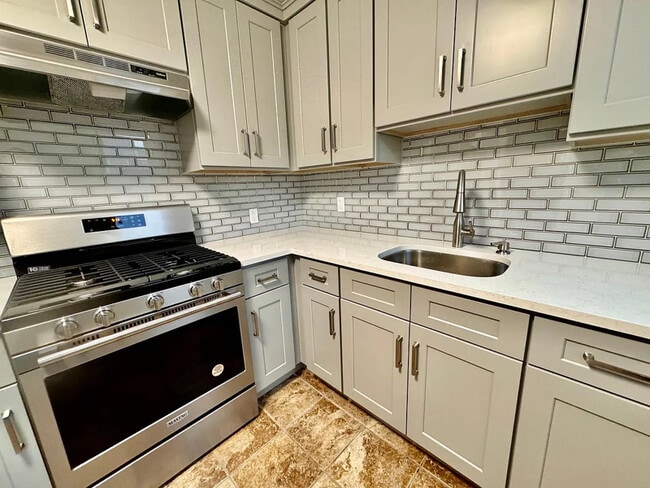 29 Lee Ct, New Rochelle, NY 10805 - photo 2