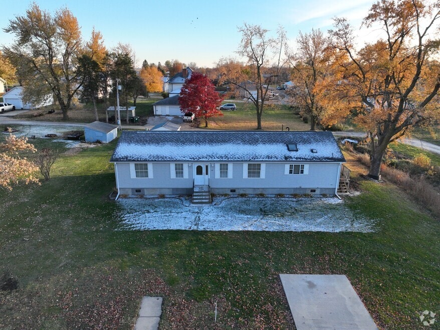 702 E Liberty St, Montezuma, IA 50171 - photo 2
