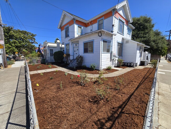 1049 56th St unit Upper, Emeryville, CA 94608 - photo 2