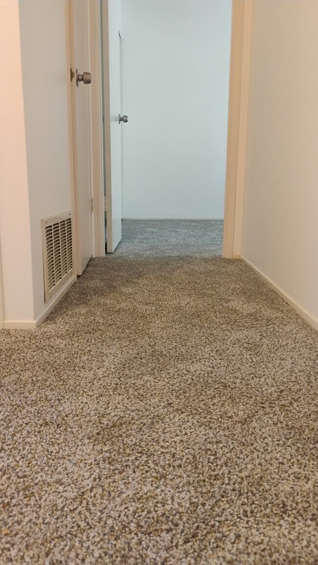 8732 Woodman Way unit C, Sacramento, CA 95826 - photo 7