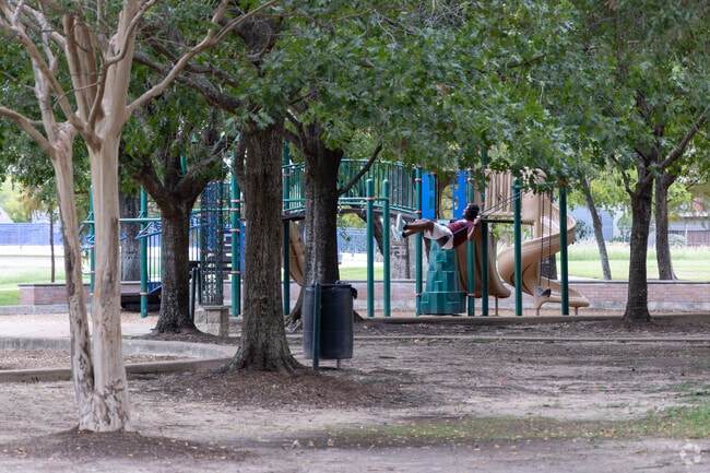 Greenspoint's parks are equipped with sports facilities for active residents.