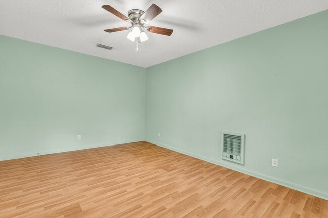 711 Hemlock St, Columbus, MS 39702 - photo 2