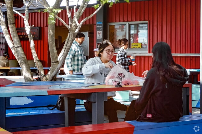 Shootz Asian Fusion serves Hawaiian-inspired dishes in Nehyam’s dining scene.