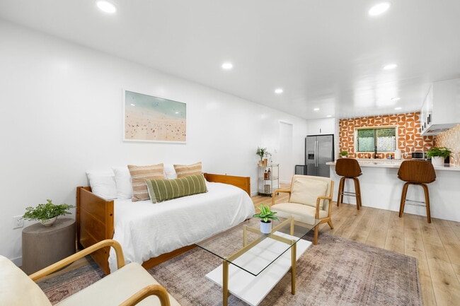 321 N Gertruda Ave unit B, Redondo Beach, CA 90277 - photo 5