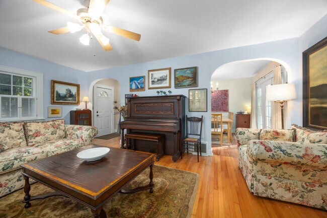 630 Pleasant St unit ID1317409P, Saugatuck, MI 49453 - photo 4