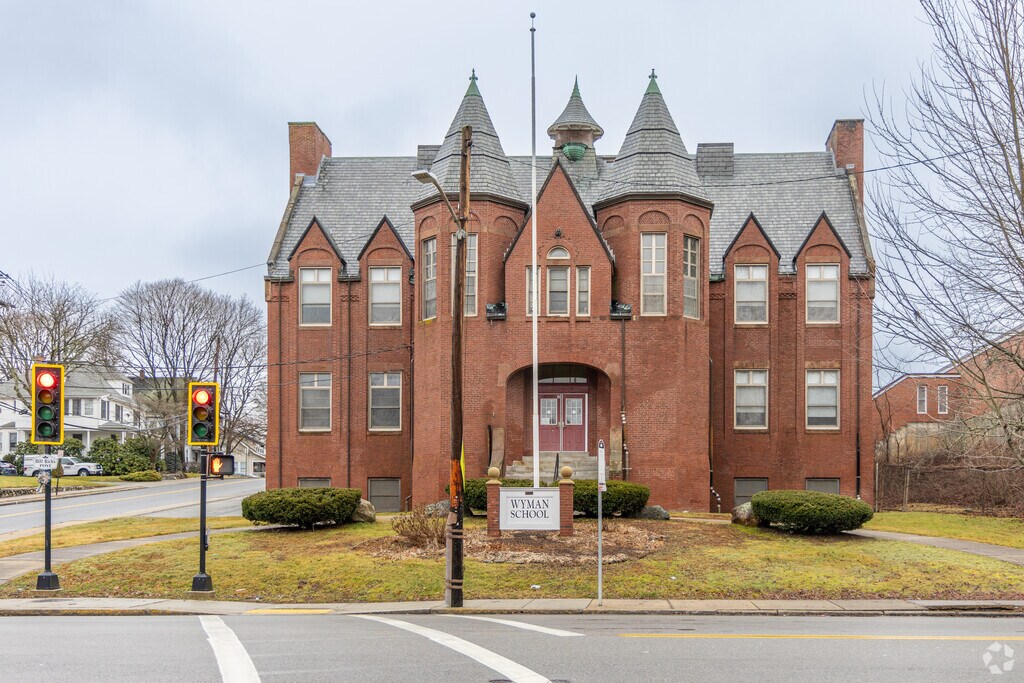 The main exterior of the Wyman Elementary School in Woburn, MA.