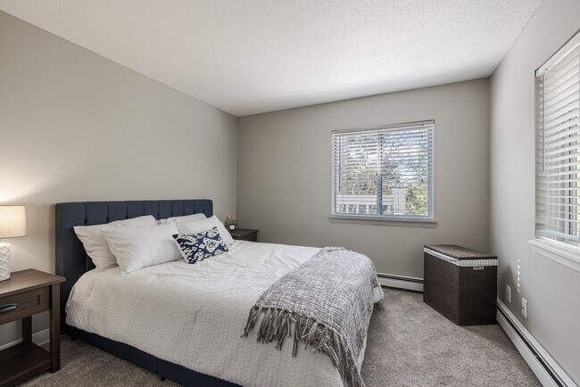 Royal Oaks Apartments, Eagan, MN 55122 - photo 5