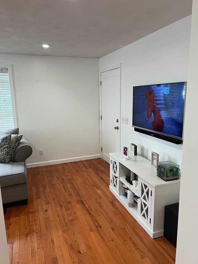 64 Sterling St unit 64 Sterling St. Pawt, Pawtucket, RI 02860 - photo 7