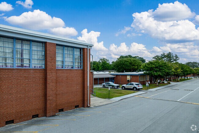 Swansboro Middle School serves almost 1000 students in the Jacksonville area.