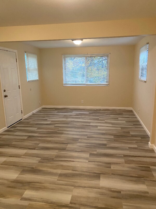 9207 Clarion Dr, Saint Louis, MO 63136 - photo 3