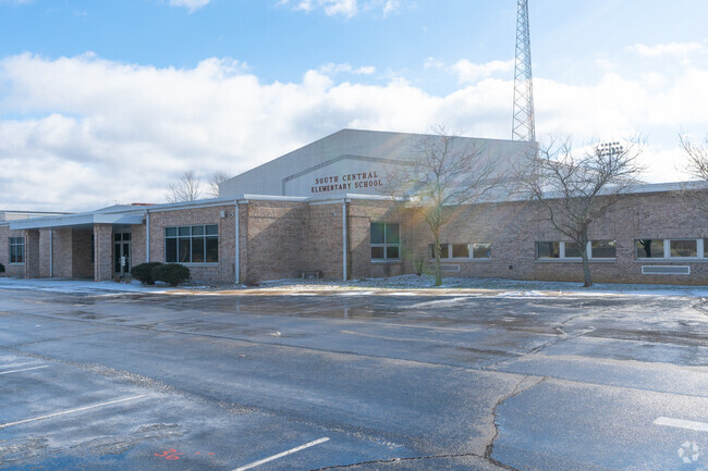 100% of teachers at South Central Elementary School have 3 or more years experience.