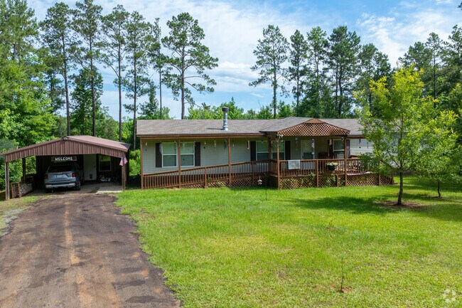 Hunter-Lula’s cabin-style homes blend into the woods and quiet backroads.