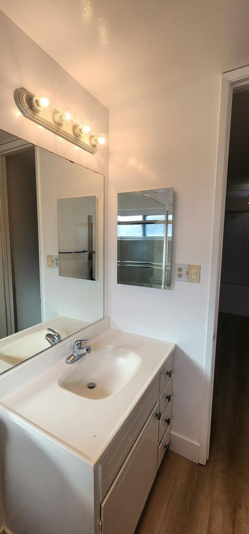 17-25 Devonshire Blvd, San Carlos, CA 94070