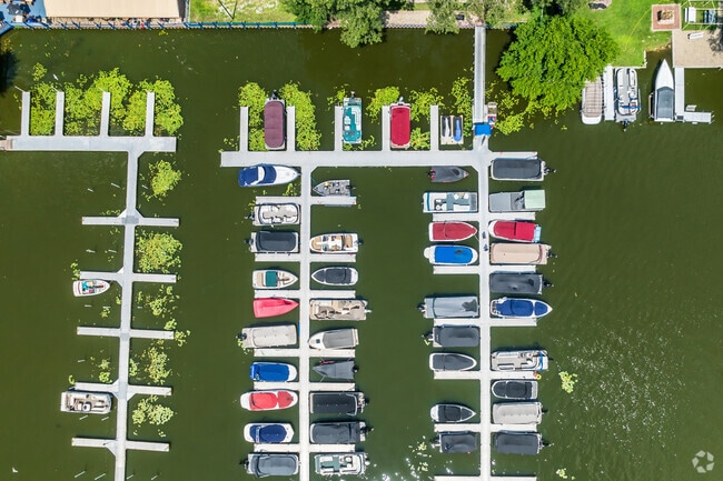 Water access to restaurants and retail is provided for most establishments in East Palm Beach.