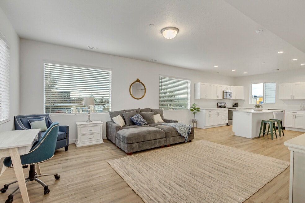 238 W Paramount Ave unit 102, Salt Lake City, UT 84115 - photo 1