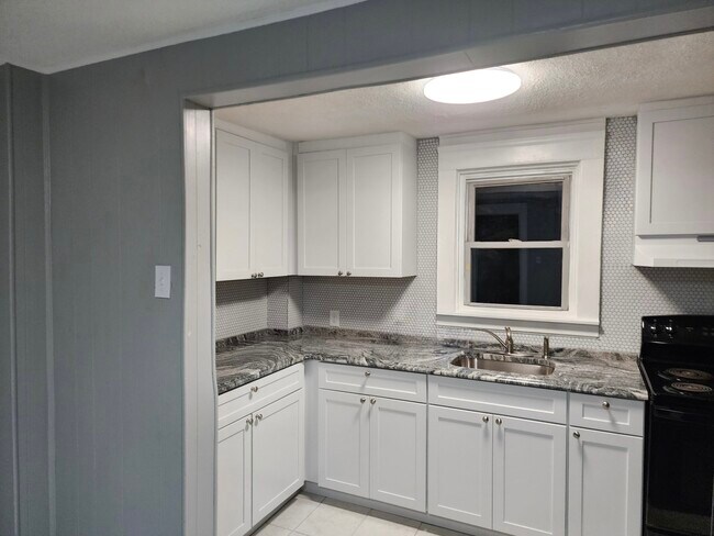 227 Providence St unit 227 Providence, West Warwick, RI 02893 - photo 4