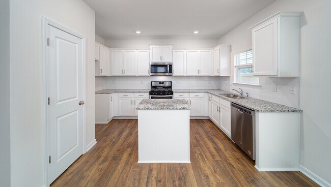 3922 Ashton Dr NW, Conover, NC 28613 - photo 5